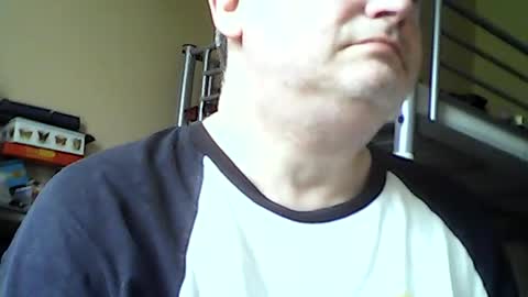 Snapshot of englishguysurrey chatting on 19, 6, 2026 englishguysurrey online show from 19, 6, 2026