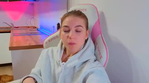 Snapshot of enjoyeverymoment_ chatting on 23, 3, 2026 enjoyeverymoment_ online show from 23, 3, 2026