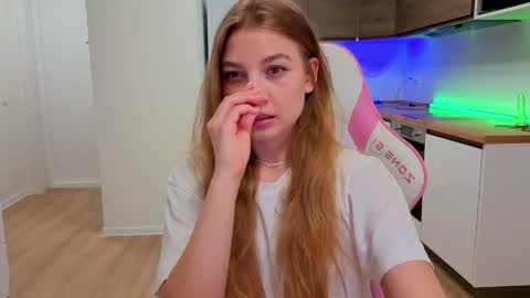 Snapshot of enjoyeverymoment_ chatting on 10, 4, 2026 enjoyeverymoment_ online show from 10, 4, 2026