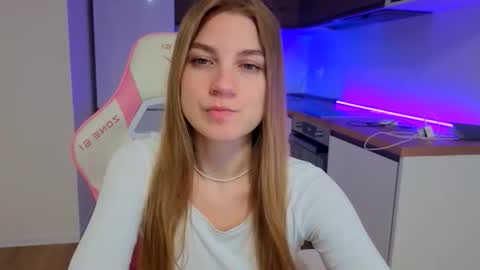 Snapshot of enjoyeverymoment_ chatting on 22, 4, 2026 enjoyeverymoment_ online show from 22, 4, 2026