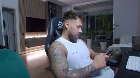 Snapshot of enrikoblue chatting on 15, 12, 2024 Erik online show from 15, 12, 2024