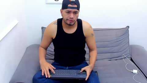 Snapshot of enrique_villa23 chatting on 7, 1, 2025 enrique online show from 7, 1, 2025