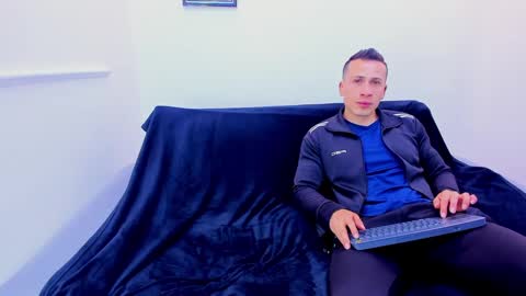 Snapshot of enrique_villa23 chatting on 4, 3, 2025 enrique online show from 4, 3, 2025