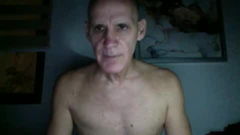 Snapshot of enriquelopez007073 chatting on 16, 12, 2025 The Man 007 online show from 16, 12, 2025