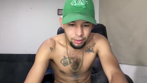 Snapshot of enyel_100 chatting on 2, 3, 2026 enyel_100 online show from 2, 3, 2026