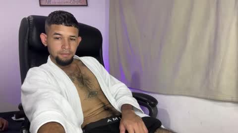 Snapshot of enyel_100 chatting on 9, 4, 2026 enyel_100 online show from 9, 4, 2026