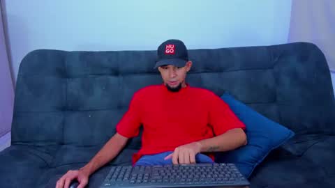 Snapshot of enyel_100 chatting on 8, 7, 2026 enyel_100 online show from 8, 7, 2026