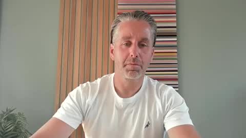 Snapshot of enzoenzo7 chatting on 27, 5, 2026 Enzos Massive Cock online show from 27, 5, 2026