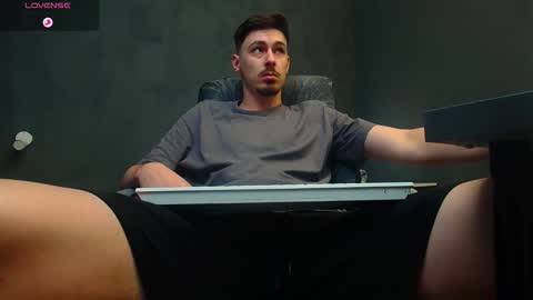 Snapshot of enzorace chatting on 11, 9, 2025 EnzoRace online show from 11, 9, 2025