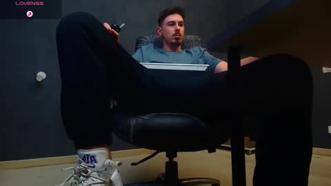 Snapshot of enzorace chatting on 3, 10, 2025 EnzoRace online show from 3, 10, 2025