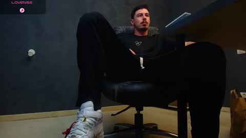 Snapshot of enzorace chatting on 27, 10, 2025 EnzoRace online show from 27, 10, 2025