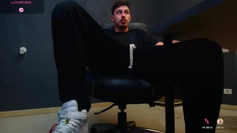 Snapshot of enzorace chatting on 29, 10, 2025 EnzoRace online show from 29, 10, 2025