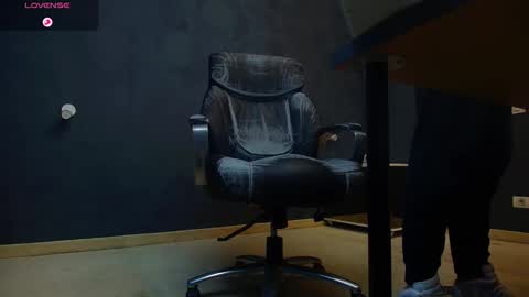 Snapshot of enzorace chatting on 5, 11, 2025 EnzoRace online show from 5, 11, 2025