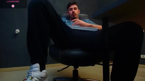 Snapshot of enzorace chatting on 8, 11, 2025 EnzoRace online show from 8, 11, 2025