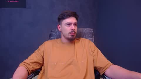 Snapshot of enzorace chatting on 4, 12, 2025 EnzoRace online show from 4, 12, 2025