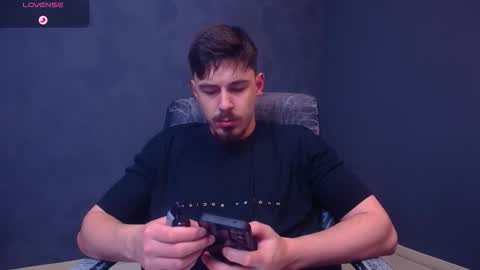 Snapshot of enzorace chatting on 16, 12, 2025 EnzoRace online show from 16, 12, 2025