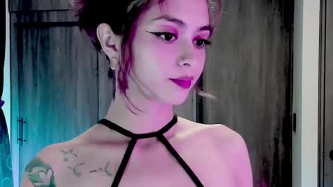 Leyla online show from 4, 12, 2025