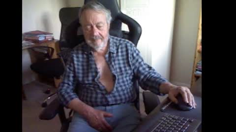 Snapshot of erasmus_d chatting on 25, 9, 2025 erasmus_d online show from 25, 9, 2025