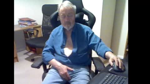 Snapshot of erasmus_d chatting on 1, 11, 2025 erasmus_d online show from 1, 11, 2025