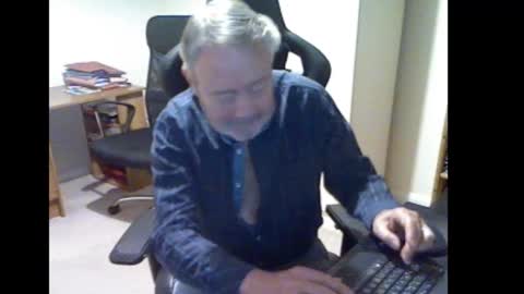 Snapshot of erasmus_d chatting on 2, 11, 2025 erasmus_d online show from 2, 11, 2025