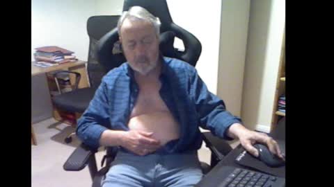 Snapshot of erasmus_d chatting on 3, 11, 2025 erasmus_d online show from 3, 11, 2025