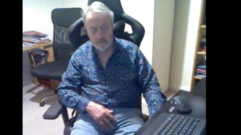 Snapshot of erasmus_d chatting on 8, 11, 2025 erasmus_d online show from 8, 11, 2025