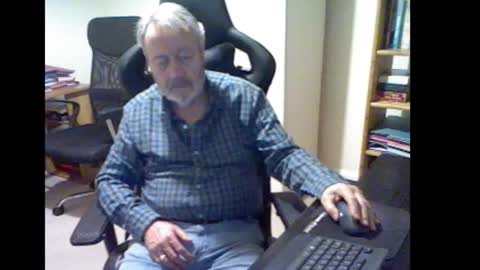 Snapshot of erasmus_d chatting on 14, 11, 2025 erasmus_d online show from 14, 11, 2025