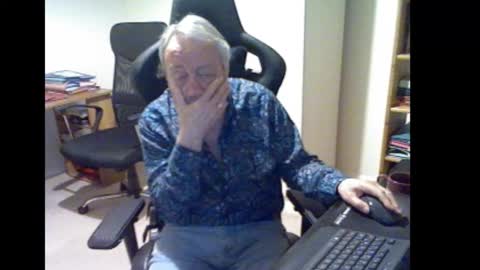 Snapshot of erasmus_d chatting on 22, 11, 2025 erasmus_d online show from 22, 11, 2025