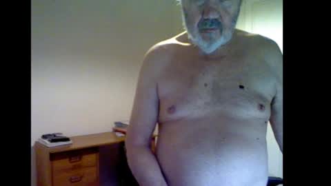 Snapshot of erasmus_d chatting on 17, 12, 2025 erasmus_d online show from 17, 12, 2025