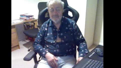 Snapshot of erasmus_d chatting on 7, 3, 2026 erasmus_d online show from 7, 3, 2026