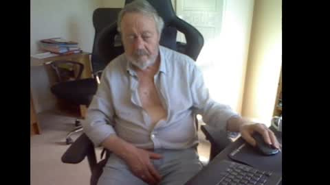 Snapshot of erasmus_d chatting on 23, 4, 2026 erasmus_d online show from 23, 4, 2026