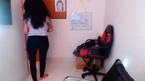 Snapshot of eren_mikasa chatting on 28, 6, 2026 sofia online show from 28, 6, 2026