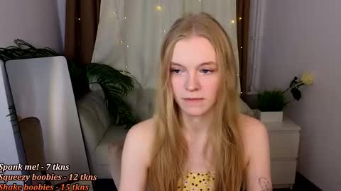 Snapshot of erica_coy_ chatting on 25, 11, 2025 Erica online show from 25, 11, 2025