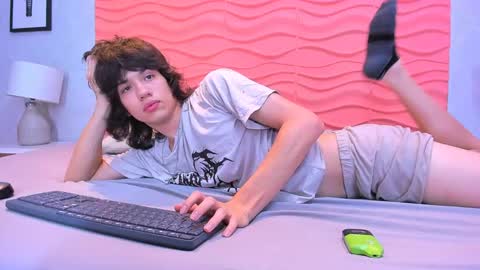 Snapshot of erick_ferrer chatting on 6, 4, 2026 erick_ferrer online show from 6, 4, 2026