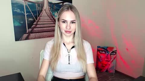 Snapshot of erikagavin chatting on 4, 11, 2025 Erika online show from 4, 11, 2025