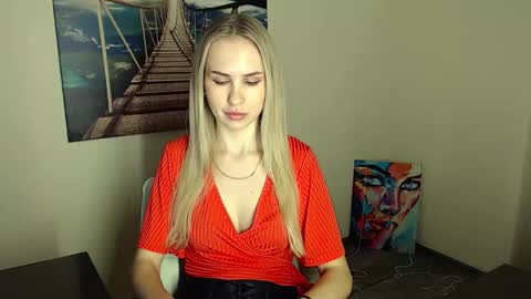 Snapshot of erikagavin chatting on 5, 11, 2025 Erika online show from 5, 11, 2025