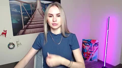 Snapshot of erikagavin chatting on 19, 12, 2025 Erika online show from 19, 12, 2025