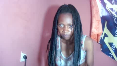 Snapshot of erinah05 chatting on 10, 8, 2026 erinah05 online show from 10, 8, 2026