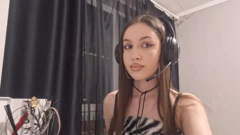 Snapshot of erinnnaji chatting on 26, 4, 2026 Katrin online show from 26, 4, 2026