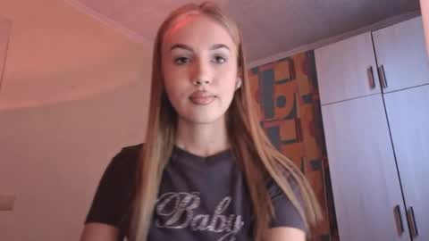 Snapshot of erinnnaji chatting on 4, 6, 2026 Katrin online show from 4, 6, 2026