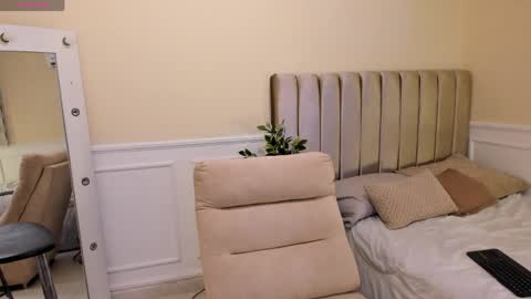 Snapshot of eros_becker_ chatting on 8, 4, 2026 eros_becker_ online show from 8, 4, 2026