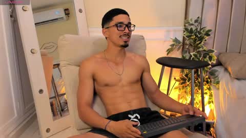 Snapshot of eros_becker_ chatting on 9, 4, 2026 eros_becker_ online show from 9, 4, 2026