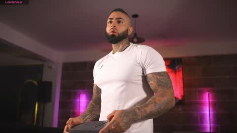 Snapshot of eros_dark_ chatting on 5, 4, 2026 EROS DARK online show from 5, 4, 2026