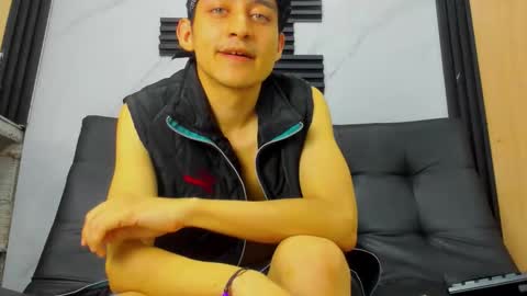 Snapshot of eros_fang chatting on 17, 10, 2025 eros_fang online show from 17, 10, 2025