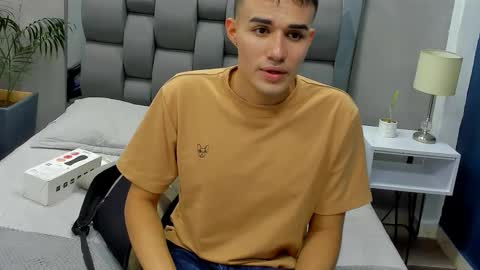 Snapshot of eros_mancini chatting on 23, 11, 2025 Eros Mancini online show from 23, 11, 2025