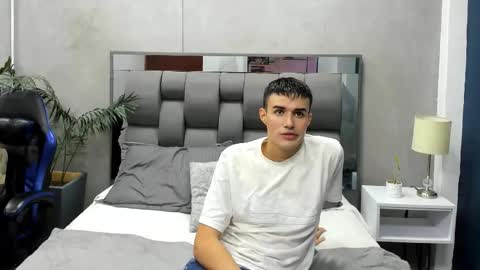 Snapshot of eros_mancini chatting on 5, 12, 2025 Eros Mancini online show from 5, 12, 2025