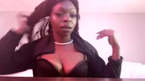 Snapshot of eroticqueen4093 chatting on 30, 10, 2025 HotQueen online show from 30, 10, 2025