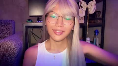 Snapshot of esilchan chatting on 26, 4, 2026 Chelliane online show from 26, 4, 2026