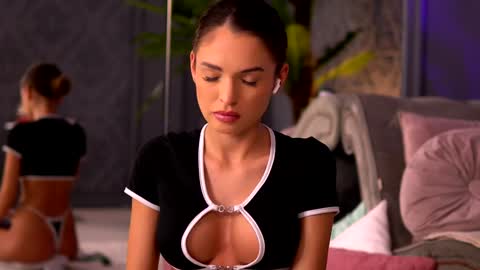 Snapshot of esmeainsley chatting on 10, 12, 2024 Raluca  online show from 10, 12, 2024