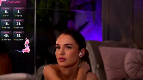 Snapshot of esmeainsley chatting on 10, 1, 2025 Raluca  online show from 10, 1, 2025